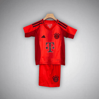 24/25 FC Bayern Home-Trikot-Set für Kinder