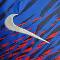 24/25 PSG Premium-Trikot vor dem Spiel