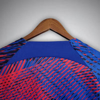 24/25 PSG Premium-Trikot vor dem Spiel
