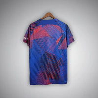 24/25 PSG Premium-Trikot vor dem Spiel