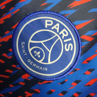 24/25 PSG Premium-Trikot vor dem Spiel
