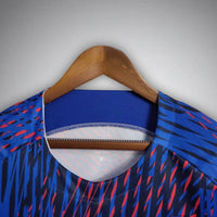 24/25 PSG Premium-Trikot vor dem Spiel