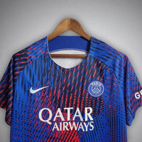 24/25 PSG Premium-Trikot vor dem Spiel