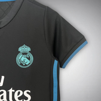 17/18 Real Madrid Auswärts Premium Kinder Trikot-Set