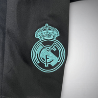 17/18 Real Madrid Auswärts Premium Kinder Trikot-Set