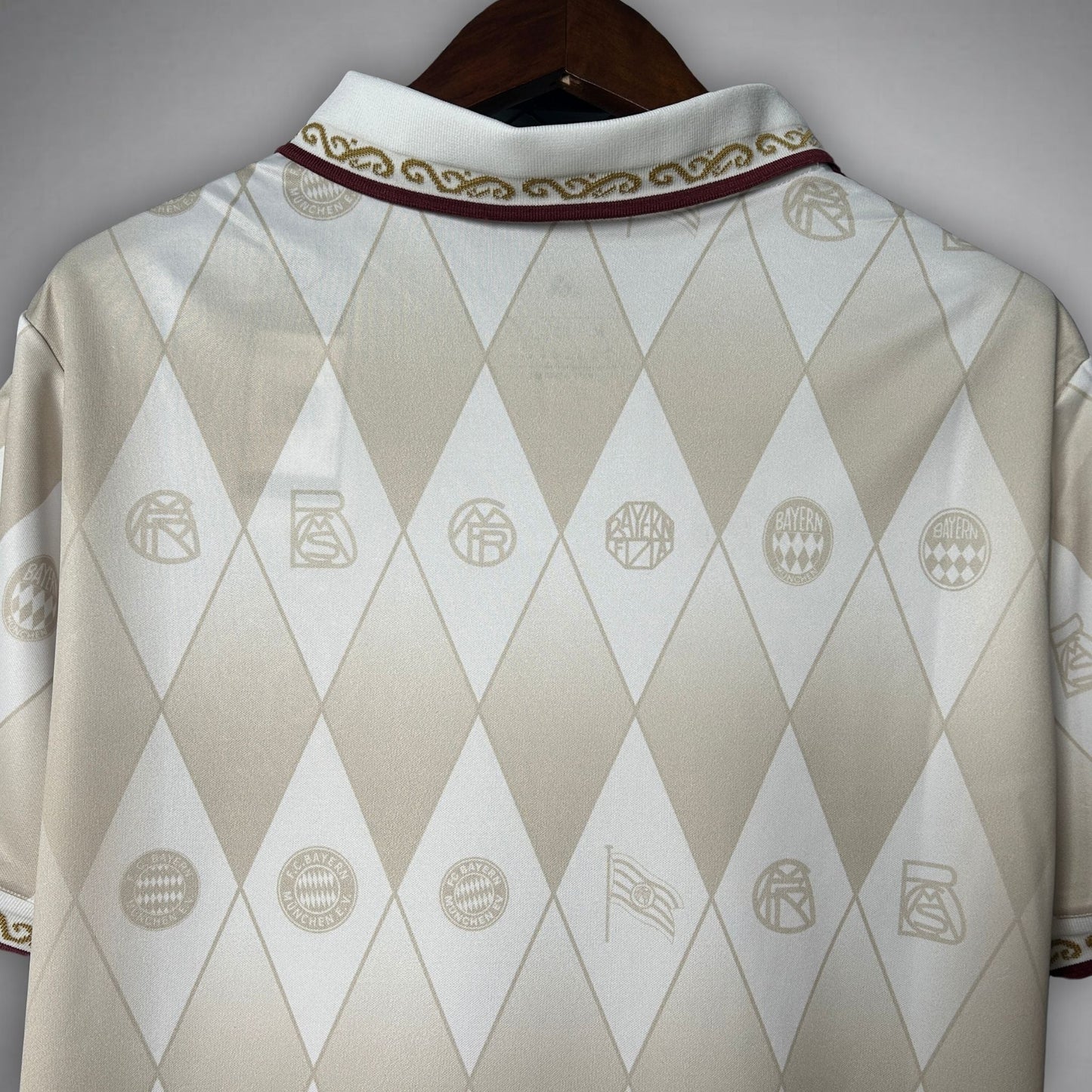 FC Bayern "Die Krone" Premium Kit