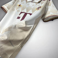 FC Bayern „Die Krone“ Premium-Trikot