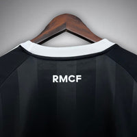 Real Madrid „Comeback Mastery“ Premium Trikot-Set