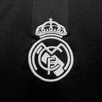 Real Madrid „Comeback Mastery“ Premium Trikot-Set
