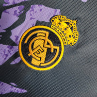 Real Madrid „Lila Tapferkeit“ Premium-Trikot