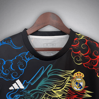 Real Madrid „Regenbogen Drache“ Premium-Trikot